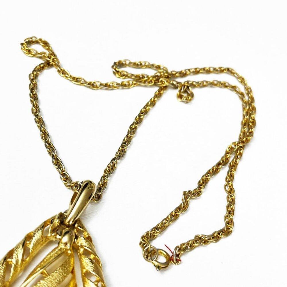 Vintage 70's Gold Textured Teardrop Pendant Necklace - Picture 4 of 9